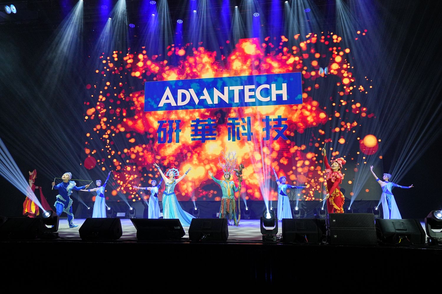 Diabolo Dance Theatre, accompanied by singing performances of the winners from Advantech's Got Talent, presented the world premiere of "Light of Life."
