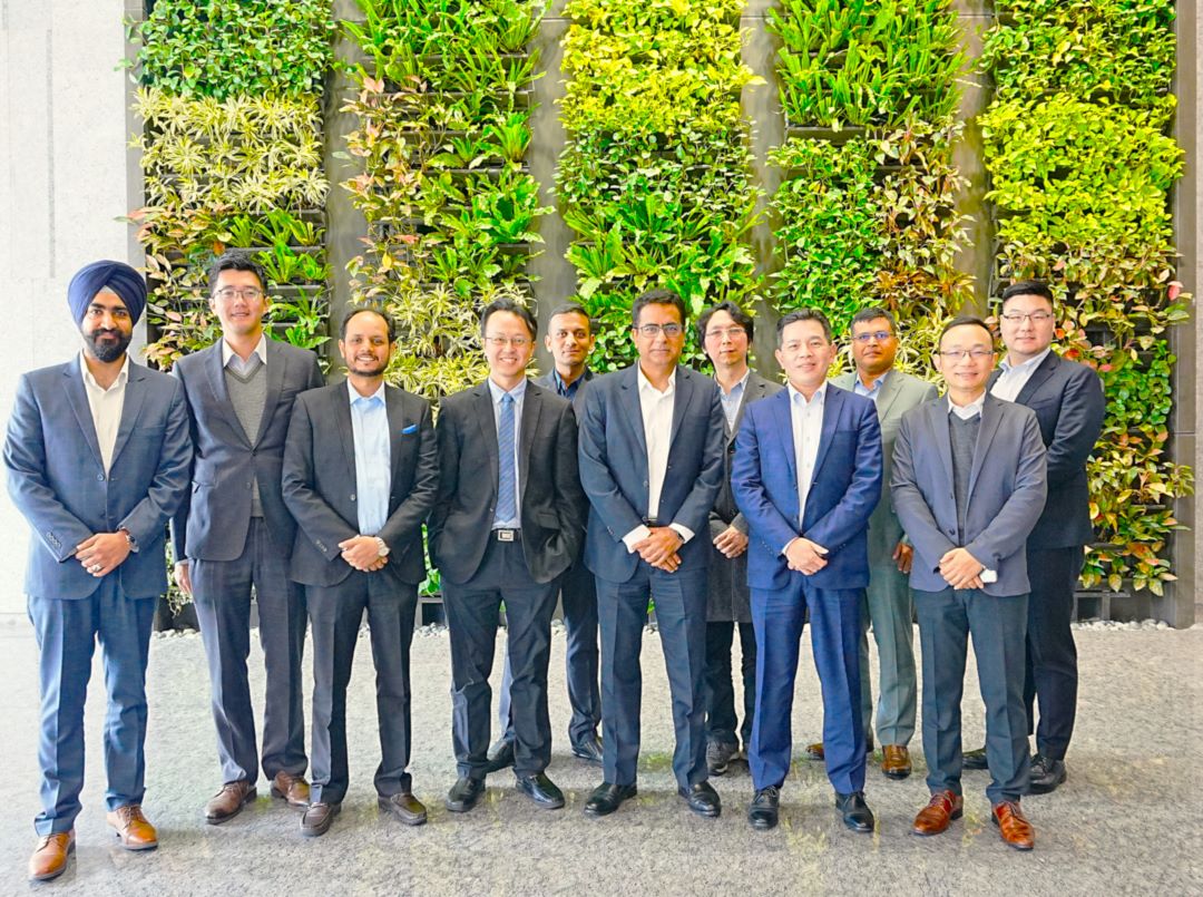 Miller Chang, President of Advantech’s Embedded Sector(right 4), and Mark Yang, AVP of the Embedded Sector(right 2), joined Manas Human, CEO & Co-founder of Nagarro(right 6), for a commemorative photo.