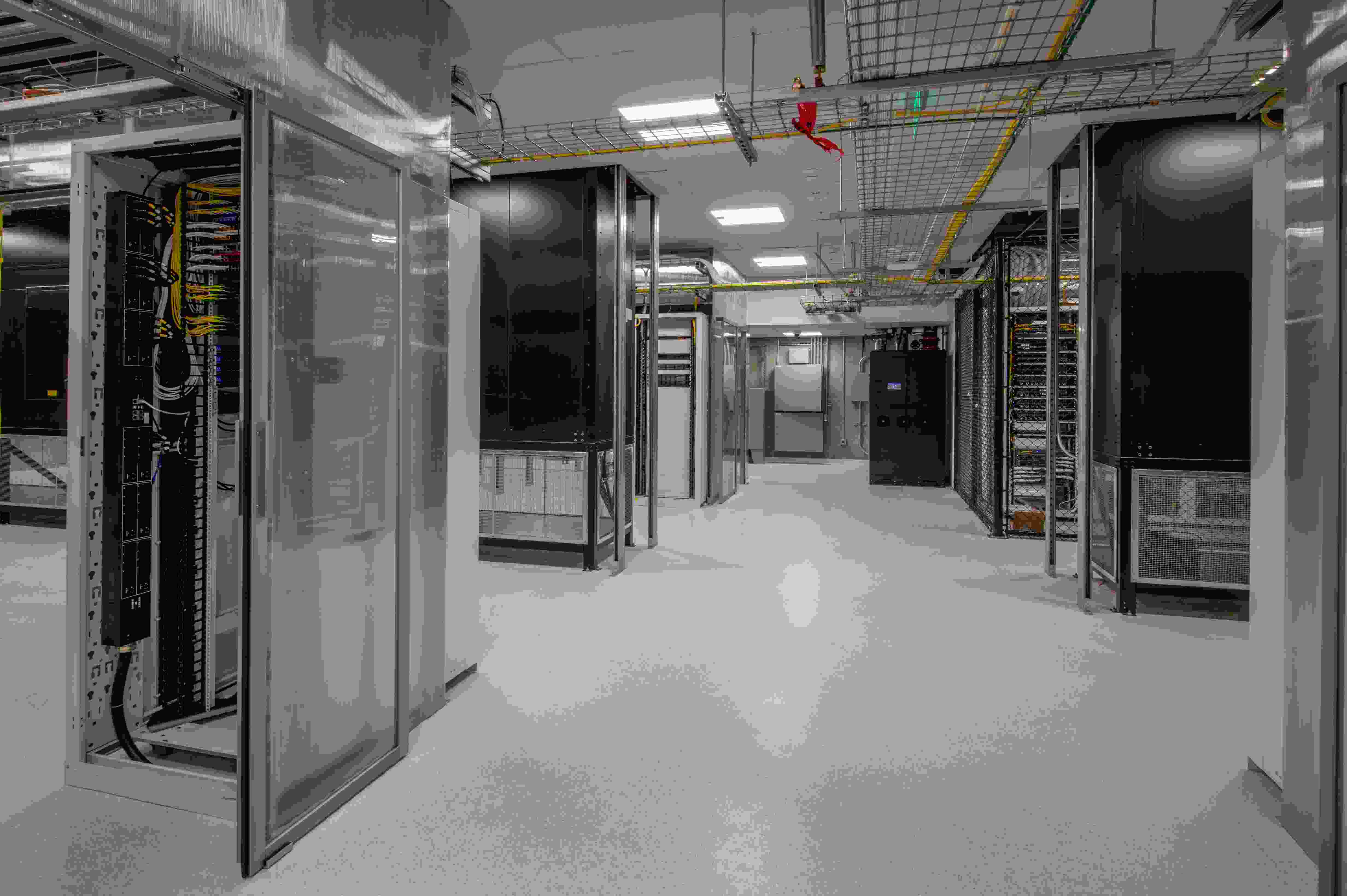 Optimizing Uptime and Environmental Control with Advantech’s LoRaWAN Monitoring Solutions