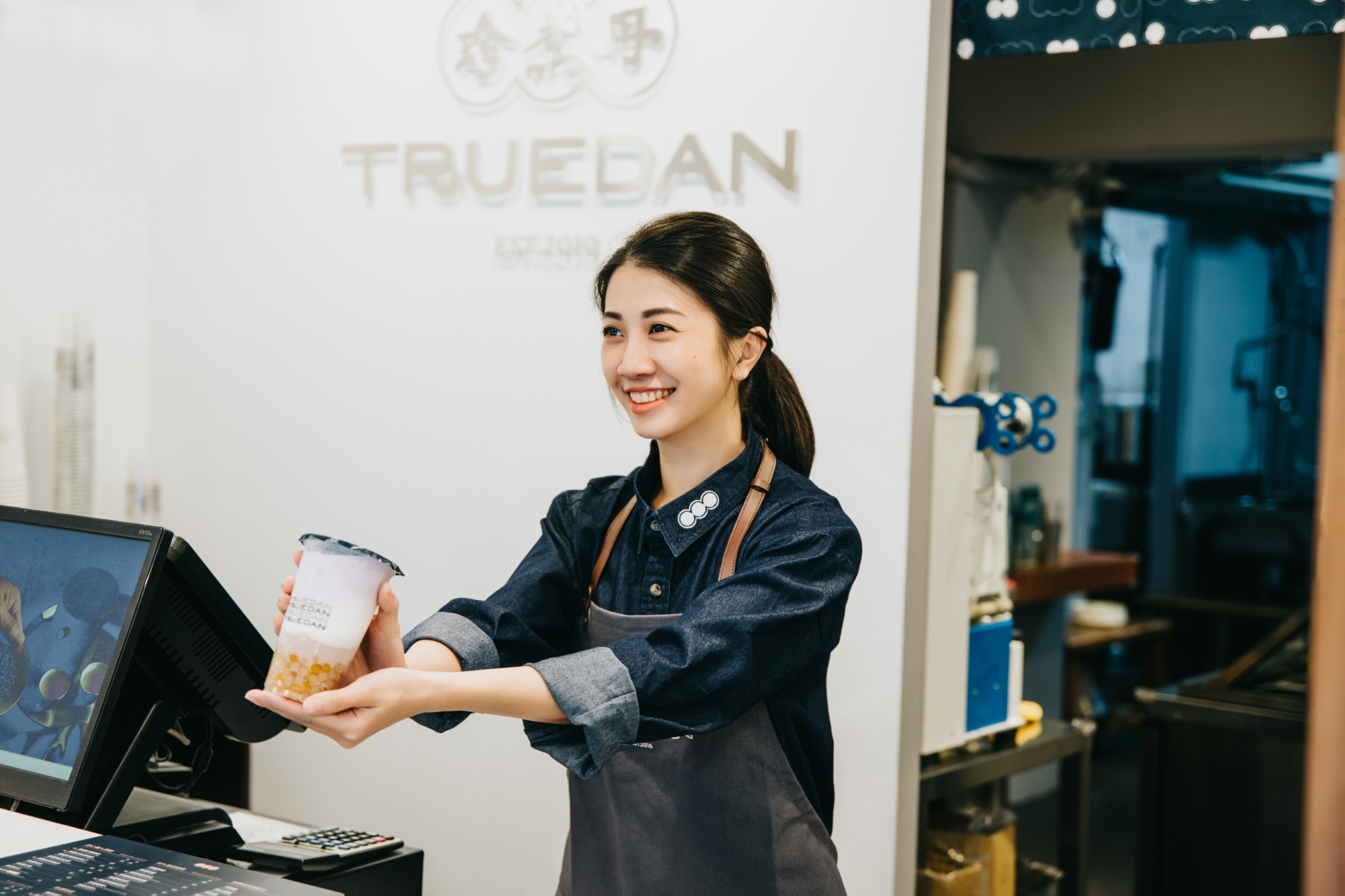 Truedan Enhances Store Management Efficiency and Service Quality with Advantech’s Inspection Solution