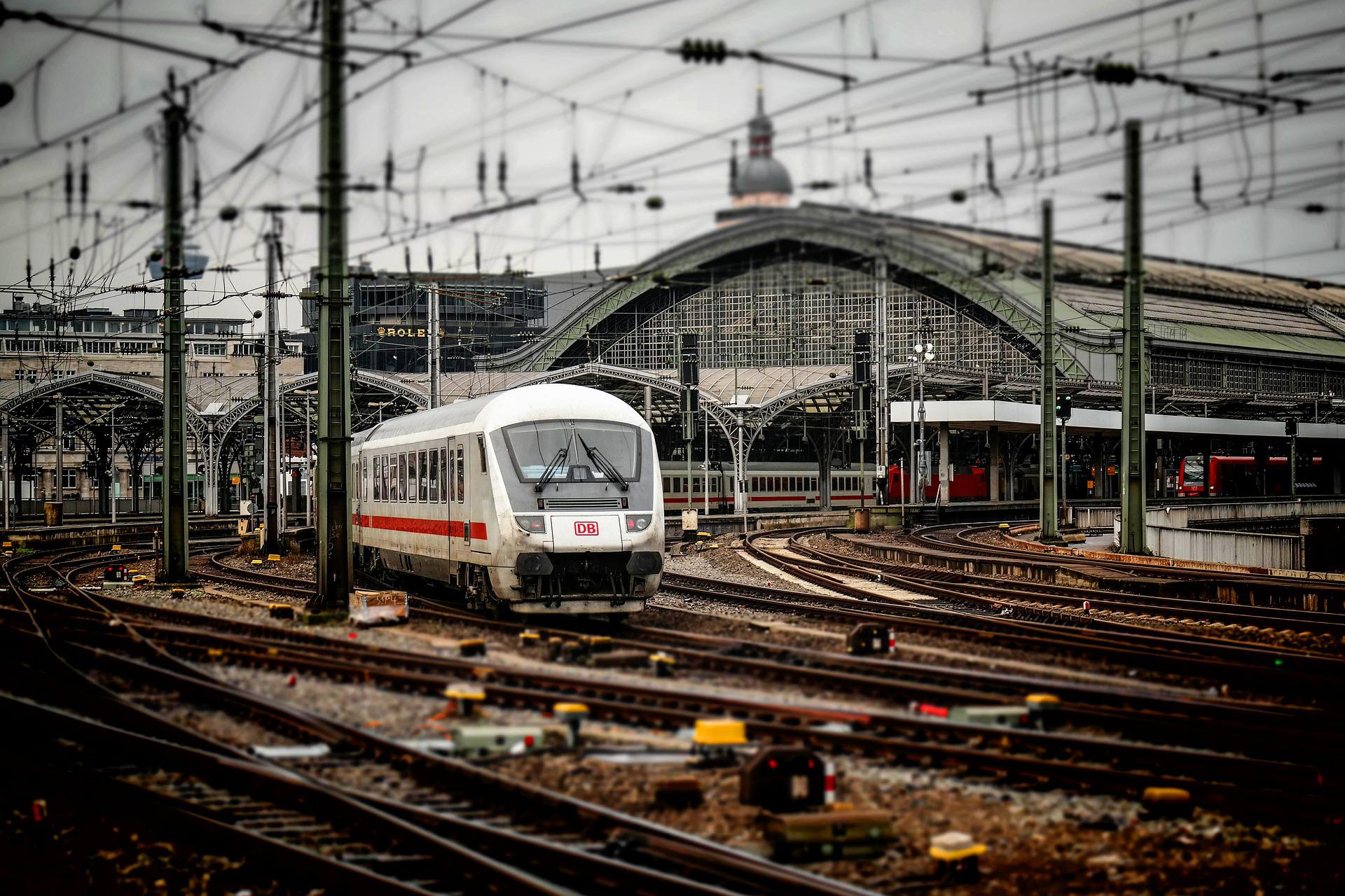 Railway: Pantograph and Overhead Line Monitoring