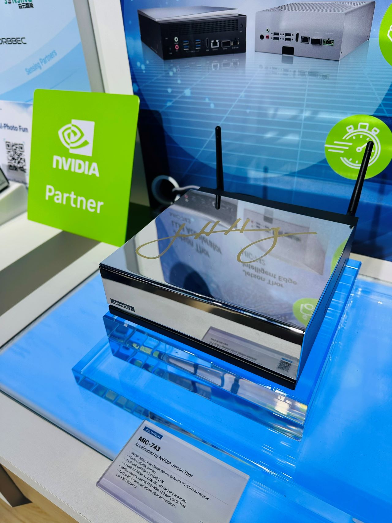 Advantech’s MIC-743 demonstrating LLM deployment on edge devices using VSS, highlighting the NVIDIA Jetson Thor’s AI computing capability of up to 2070 FP4 TFLOPS